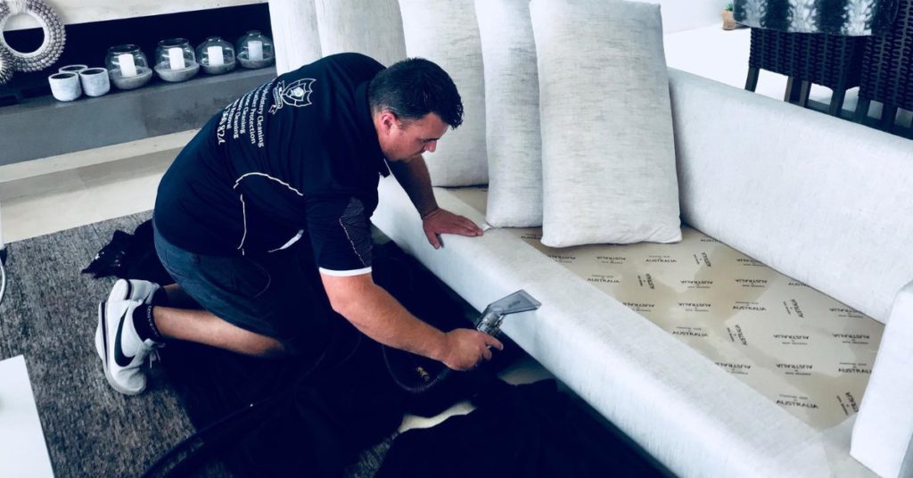 Steam Cleaning vs Dry Cleaning: Best Sofa Cleaning Method