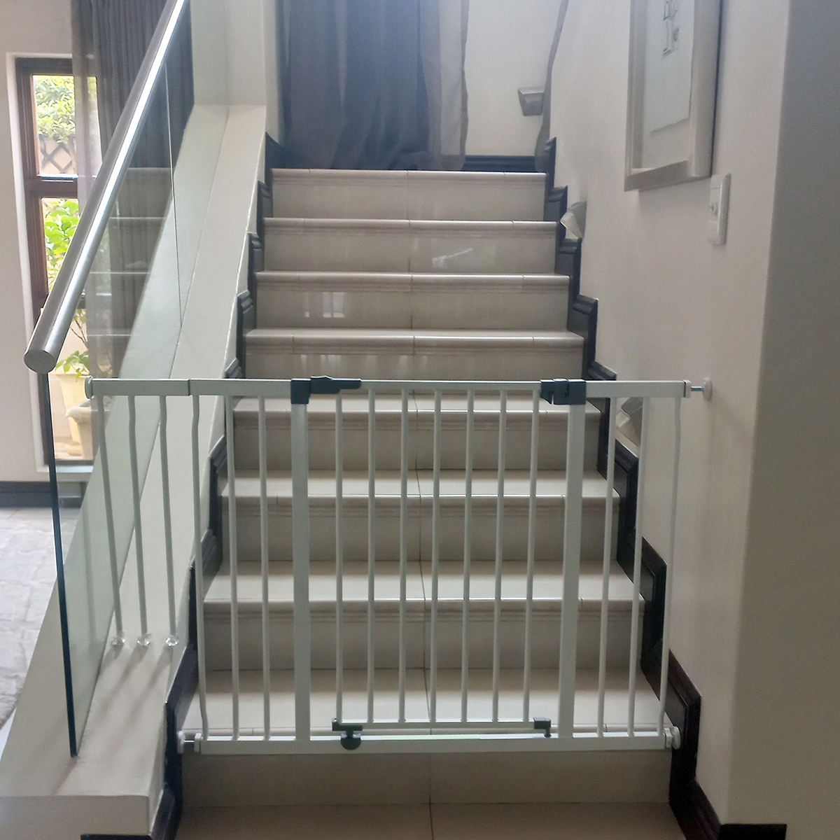 Modified-baby-safety-gate-when-spaces-between-walls-arent-equal-2 Alternate view of modified baby gate for uneven walls