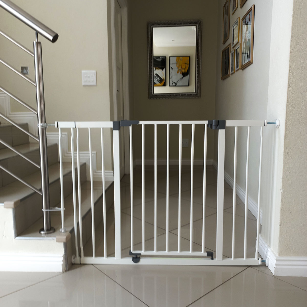 dreambaby-extra-wide-hallway-gate-plus-9cm-extension-modified Dreambaby extra-wide hallway gate with extension