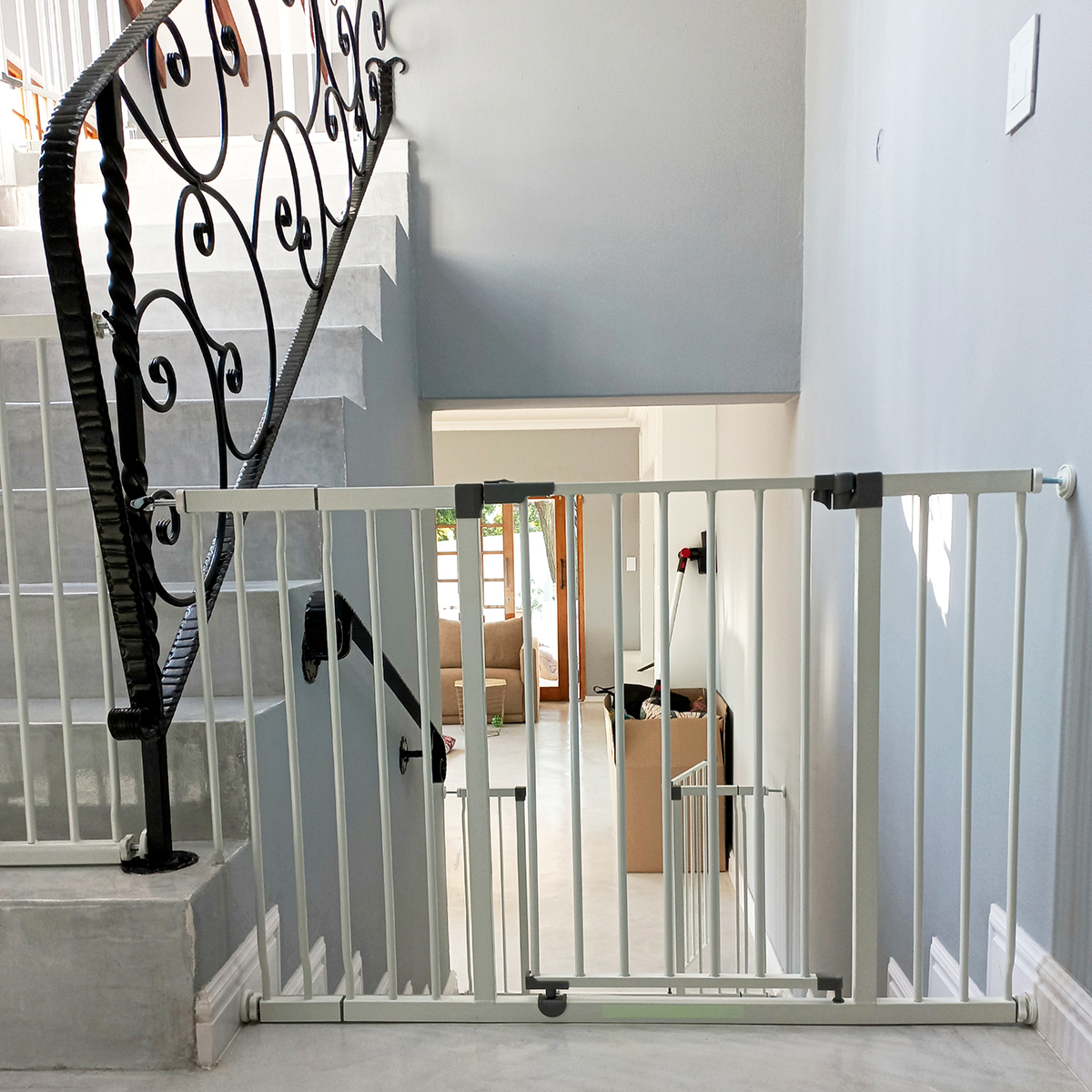dreambaby-gate-specialized-installation Dreambaby gate installation example
