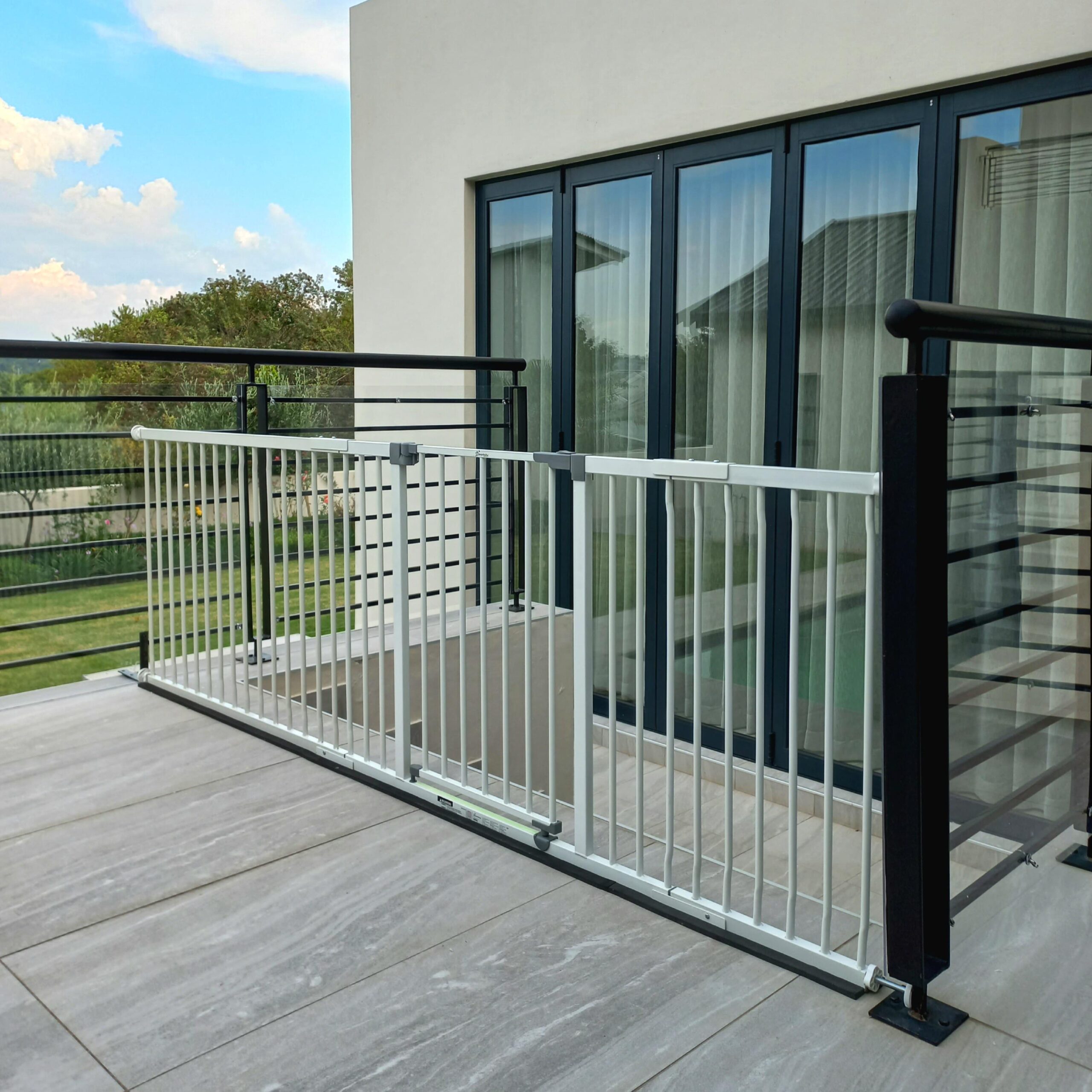 super-wide-baby-gate Super wide baby gate for outdoor use